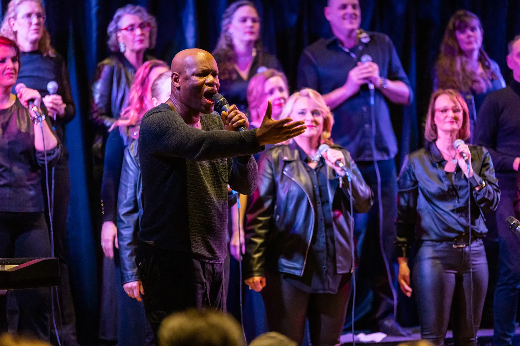 Amstel Gospel Choir samen in het groen in april 2026