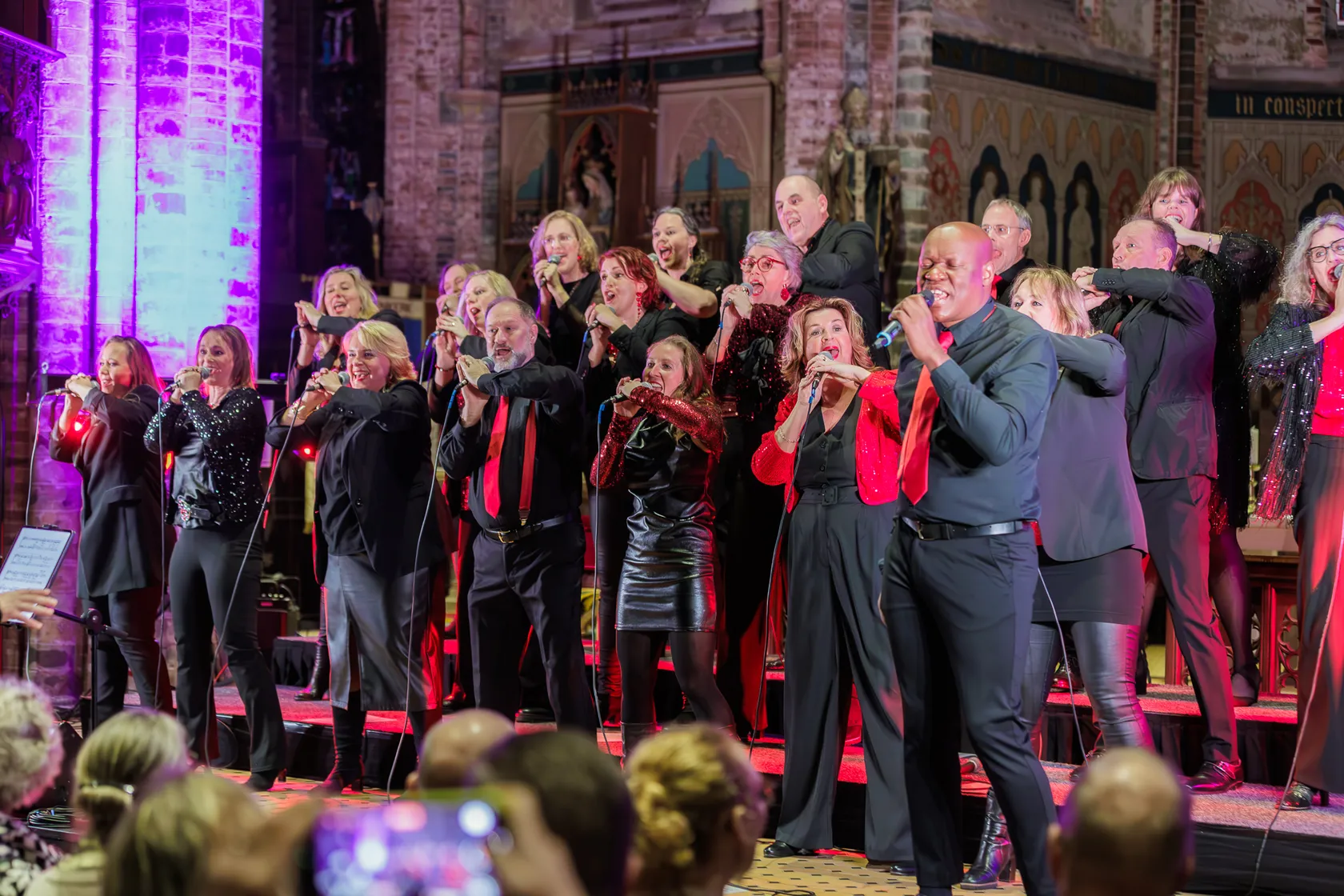 De leden van Amstel Gospel Choir