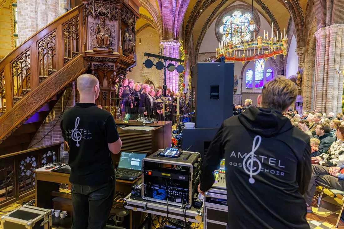 Onze geweldige geluid- en lichtcrew — Amstel Gospel Choir